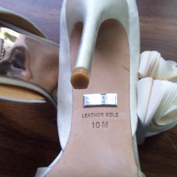 Badgley Mischa Ivory Florette Open Toe  D'Orsay style Satin Heels - Picture 6 of 6